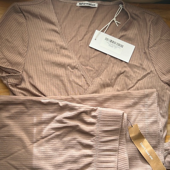 NWT REFORMATION Flora Two Piece Sand - Picture 3 of 3